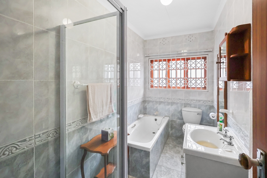 4 Bedroom Property for Sale in Gonubie Eastern Cape
